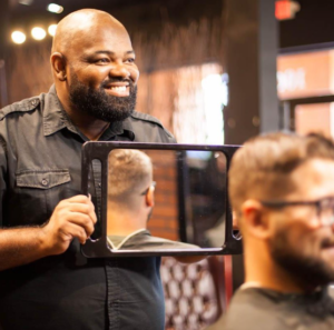 Corte na Tesoura ou Máquina? Qual a Melhor Opção para o Seu Estilo? Andre Cuts, em Metrowest, Orlando te explica.